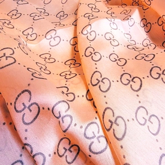 !!SOLD on VC!!!   GUCCI Gorgeous Huge Apricot Floral Silk Scarf - Picture 8 of 10